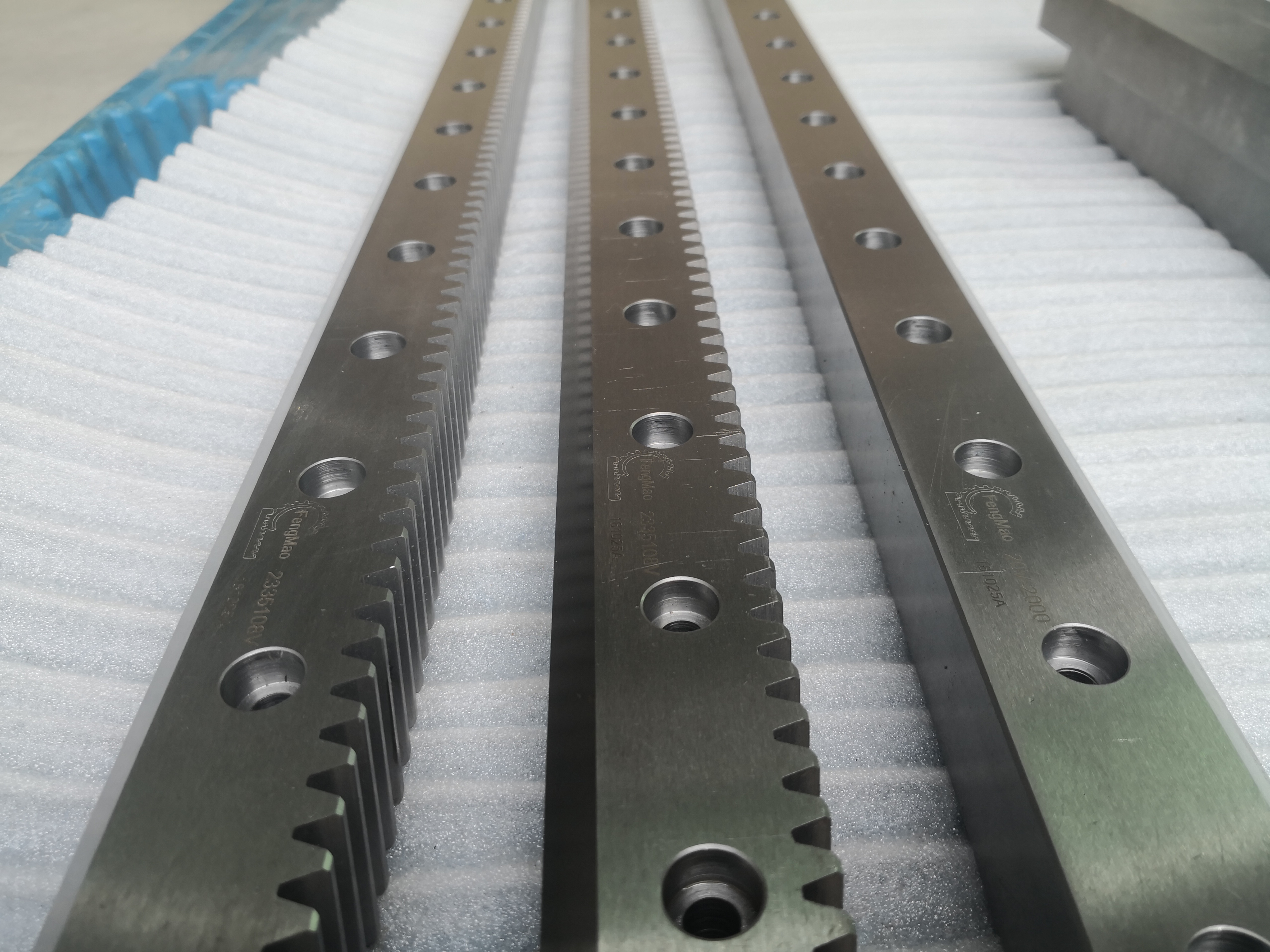 V型導(dǎo)軌斜齒條DIN9級(jí)